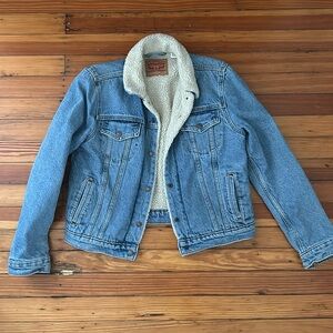Levi’s Sherpa lined Denim Trucker Jean Jacket size L